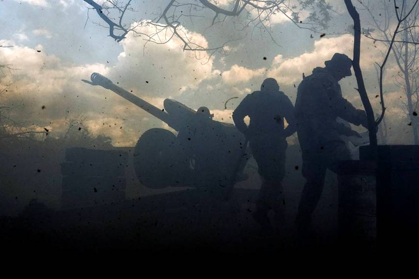 Ukrainian soldiers fire a cannon near Bakhmut.  Photo: Libkos / AP / NTB