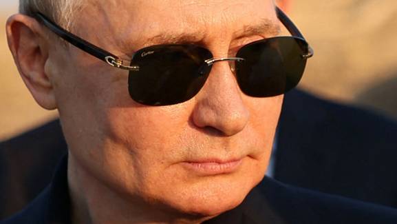 MAFIASTAT: Listen over hytstende russere som dr p mistenkelig vis begynner  bli lang i president Vladimir Putins Russland. Foto: AFP/NTB.