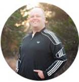 Et bilde som inneholder person, klær, mann, topp

Automatisk generert beskrivelse