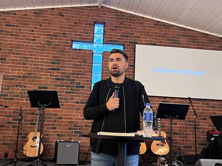 Reddet fra et liv i rus: Sebastian Mehlen er i dag rektor ved Troens Bevis, Bibel- og Misjonsinstitutt. Men for ti r siden holdt det p  g galt.
 Foto: Trine Over Hansen