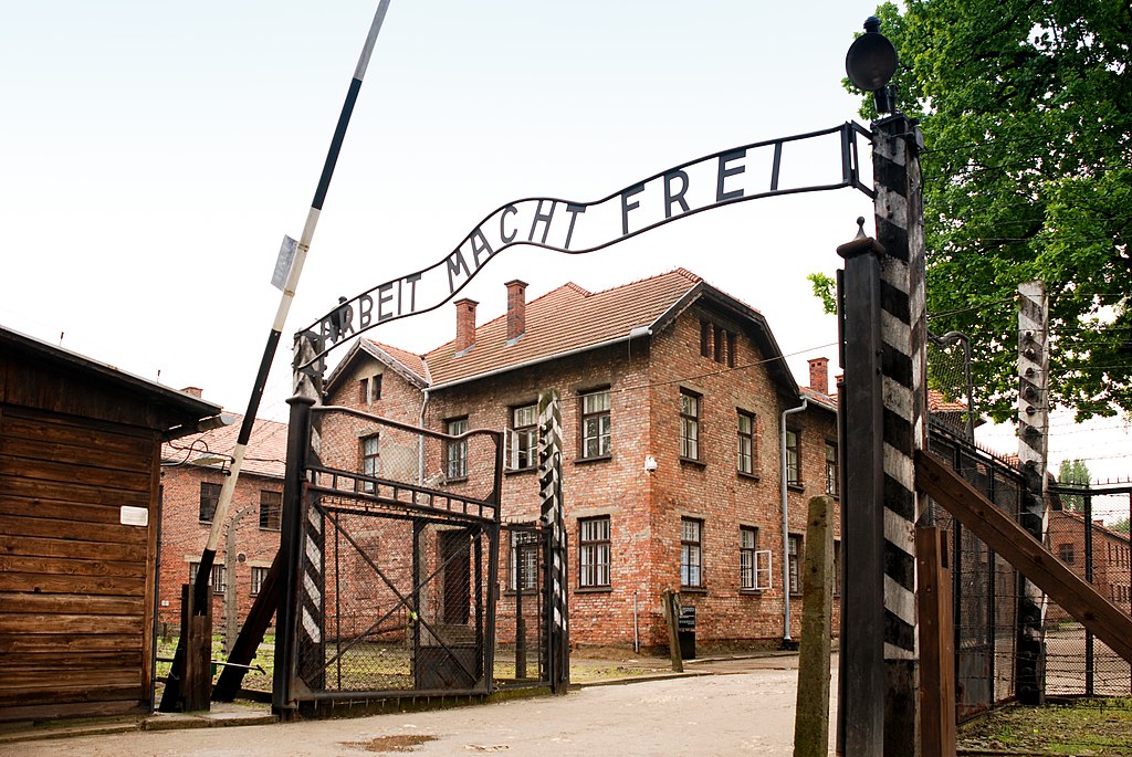 https://framtida.no/wp-content/uploads/2024/01/1024px-Auschwitz_I_22_May_2010.jpg