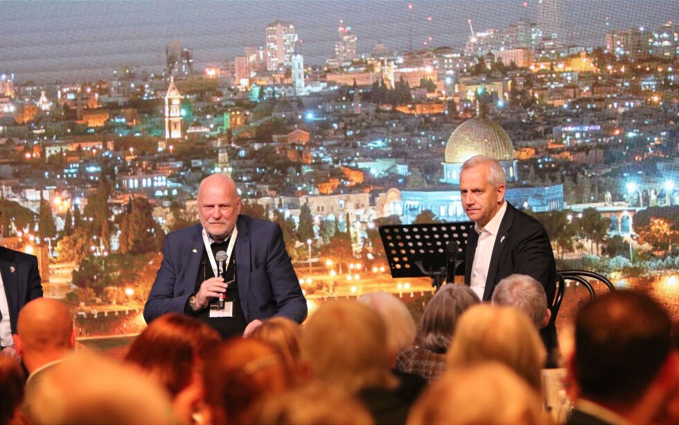 OSLO NESTE?:  Albert Veksler tok fram TV-grnder Jan Hanvold og foreslo Oslo som neste sted for Jerusalem Prayer Breakfast.
 Foto: Trine Over Hansen