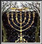 Et bilde som inneholder kandelaber, tekst, stearinlys, menorah

Automatisk generert beskrivelse