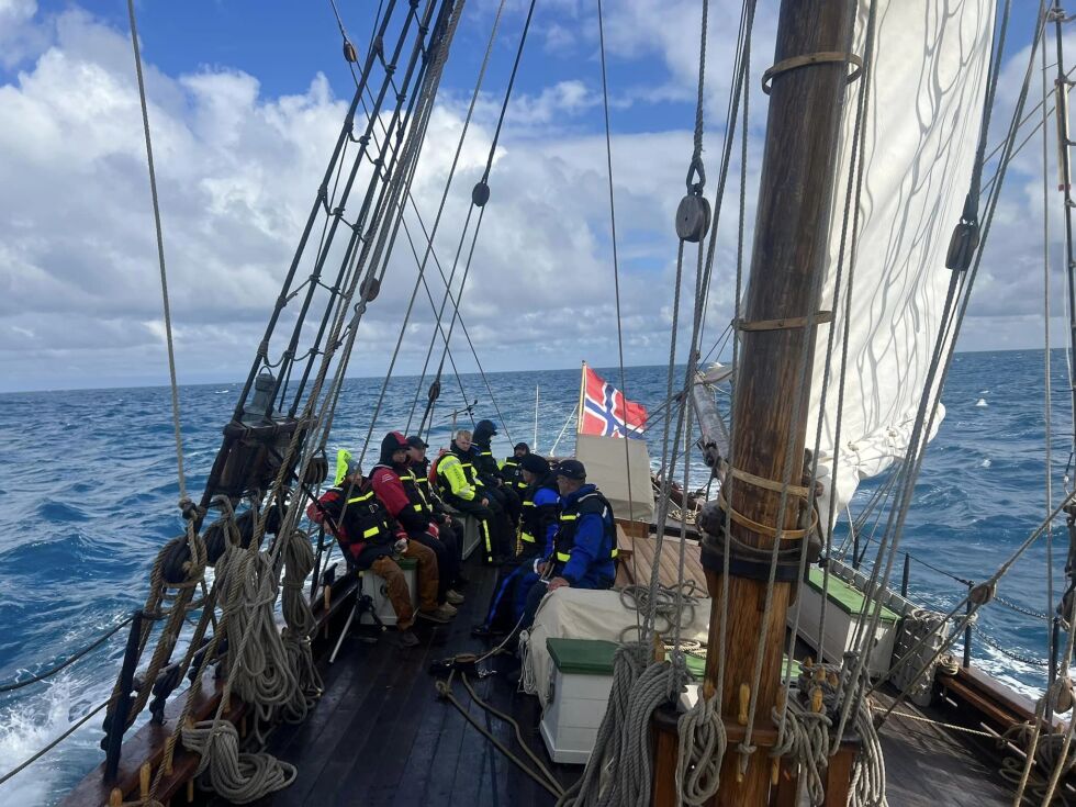 22 personer deltar som mannskap på jubileumsseilasen, selv om bare fem av dem skal være med på hele reisen over til USA.
Foto: Restauration Venneforening / Handout / NTB