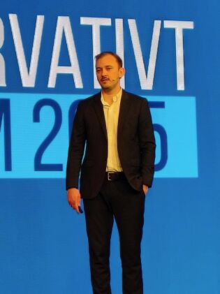 Hananya Naftali under talen han holdt på Konservativts konferanse i Credokirken i Bergen 29. mai.
Foto: Solveig Apelthun