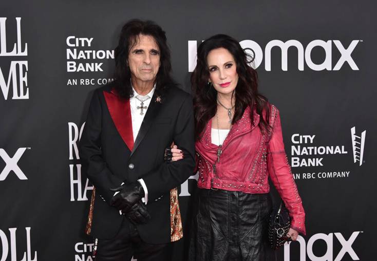 KJENT STJERNE: Alice Cooper og kona Sheryl Goddard fikk en krise i ekteskapet p grunn av hans alkohol- og rusmisbruk. Der og da satte hun ned foten, og krevde kristen ekteskapsrdgivning.
 Foto: NTB/AP