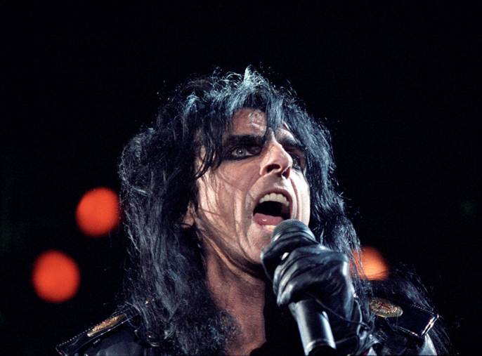 I NORGE: Alice Cooper p scenen under konsert i Skedsmohallen.
 Foto: NTB