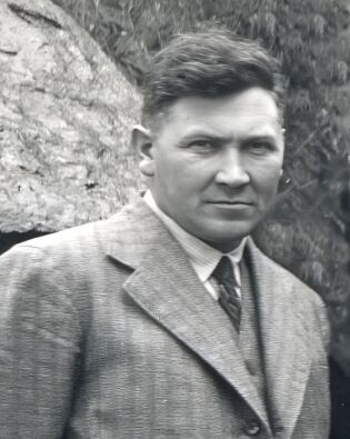 TILSETT AV NAZISTANE: Lærar Per Lie vart tilsett som ny lensmann.
Foto: Utsnitt av eit foto frå 1938. Bileteigar: Øygarden kommune.