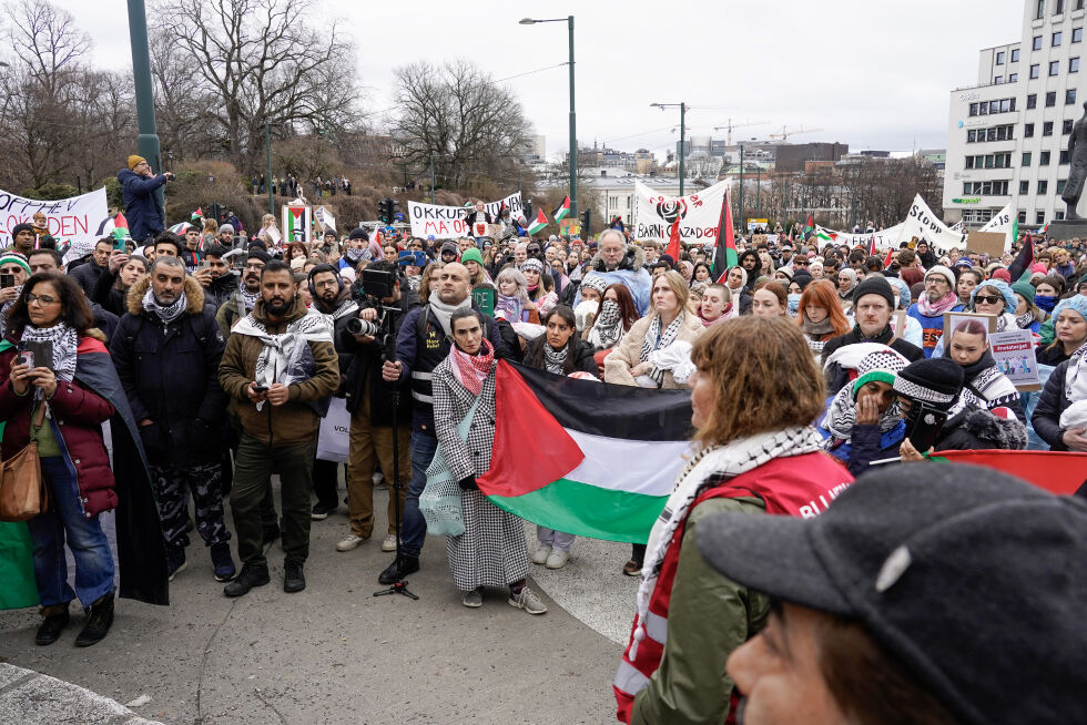 Antisemittisk stemningsblge: Vi konstaterer bare, og beklager, at i dette tilfellet var den diplomatiske ryggraden ikke sterk nok til  motst fristelsen til  sanke stemmer p en antisemittisk stemningsblge. Vi kommer til  f se mye mer av dette bde i Norge og i Amerika ettersom valgdagene nrmer seg, skriver artikkelforfatteren.
 Foto: NTB