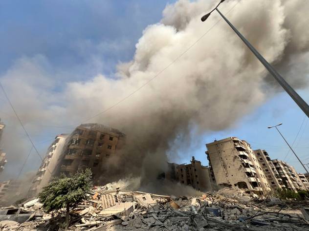 Lrdag morgen stiger ryken fra flere nabolag sr i den libanesiske hovedstaden Beirut. Bildet er tatt 28. september.
 Foto: Hussein Malla / AP / NTB