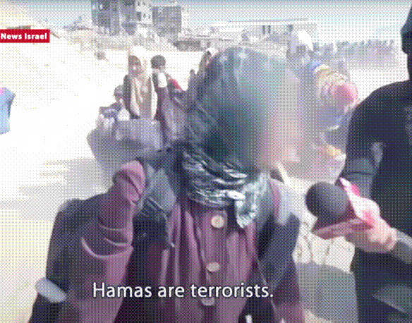 En kvinne i Gaza sier rett ut p israelsk TV at Hamas er terrorister. Hun sier hun ikke har mer  tape.
 Foto: Skjermdump / Kanal 12 News Israel