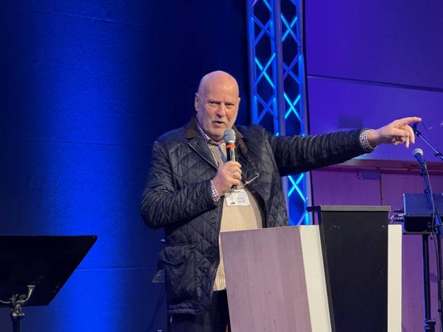 TV-gründer Jan Hanvold hadde ordet torsdag kveld.
Foto: Trine Overå Hansen