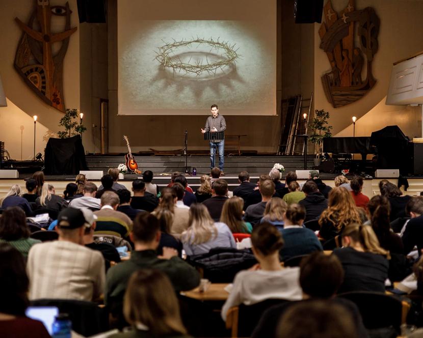 Bibelkveld i Misjonssalen i regi av Ungdom i Oppdrag. I forbindelse med sak om Epleskrotten podkast.