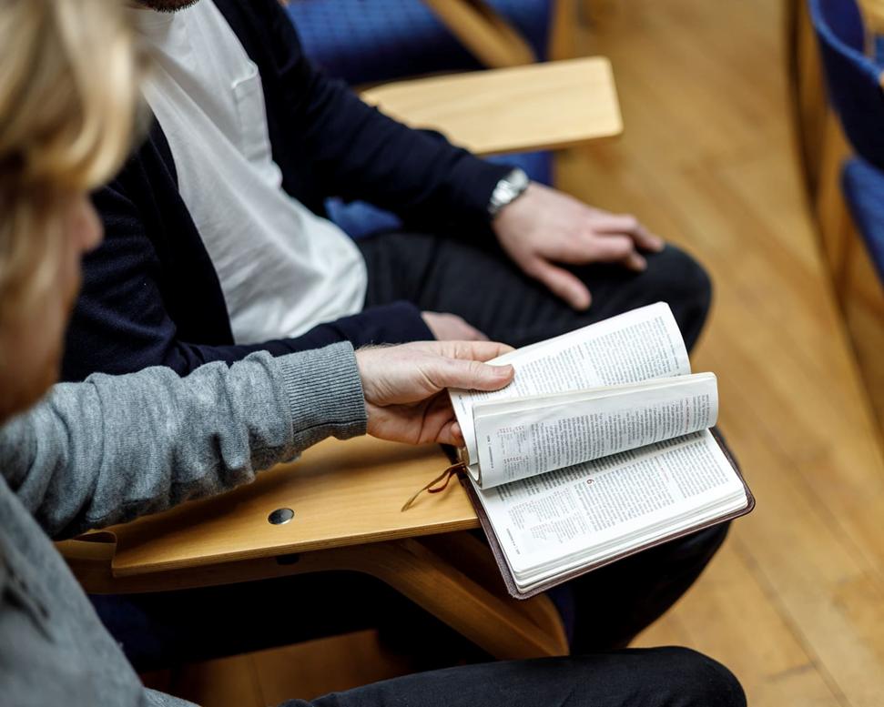 Bibelkveld i Misjonssalen i regi av Ungdom i Oppdrag. I forbindelse med sak om Epleskrotten podkast.