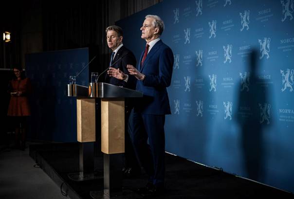 Energiminister Terje Aasland (Ap) og statsminister Jonas Gahr Støre (Ap) på en pressekonferanse om strøm på Statsministerens kontor i januar.
Foto: Ole Berg-Rusten / NTB