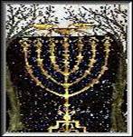 Et bilde som inneholder kandelaber, tekst, stearinlys, menorah

Automatisk generert beskrivelse